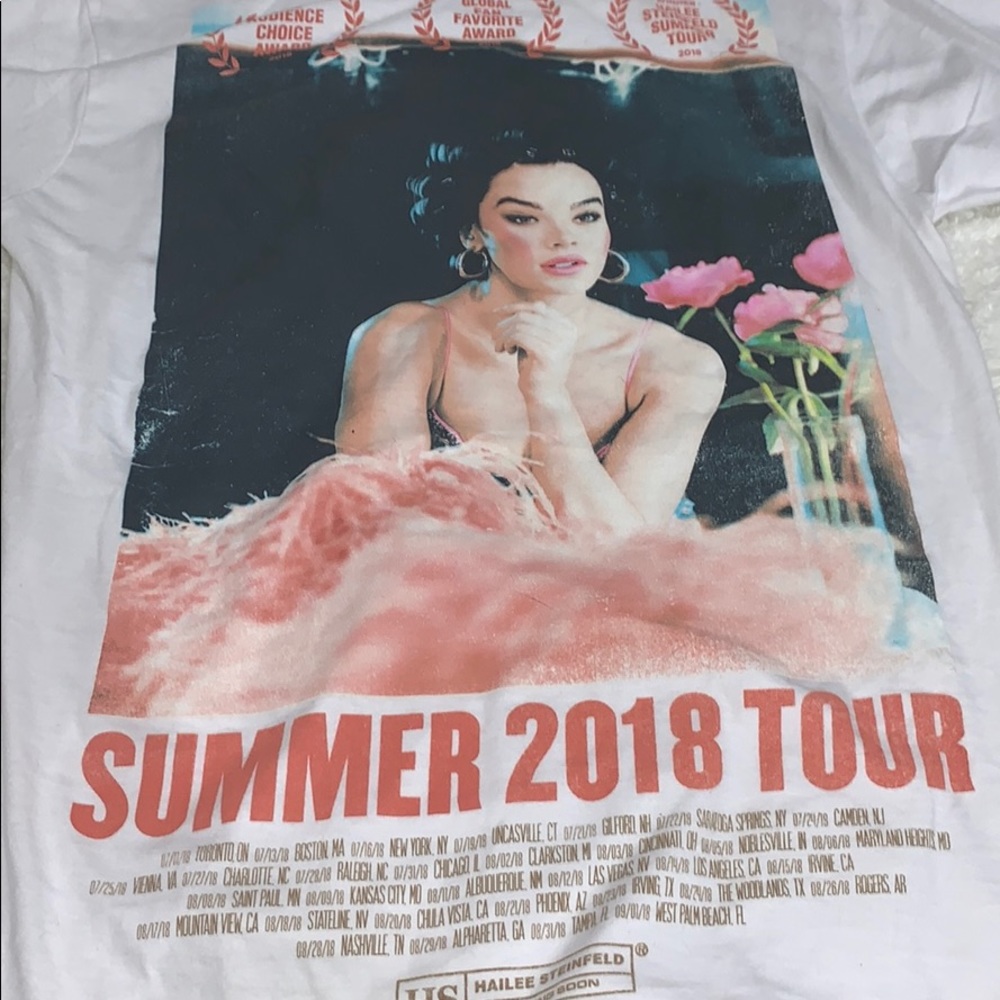 Hailee Steinfeld 2018 tour shirt